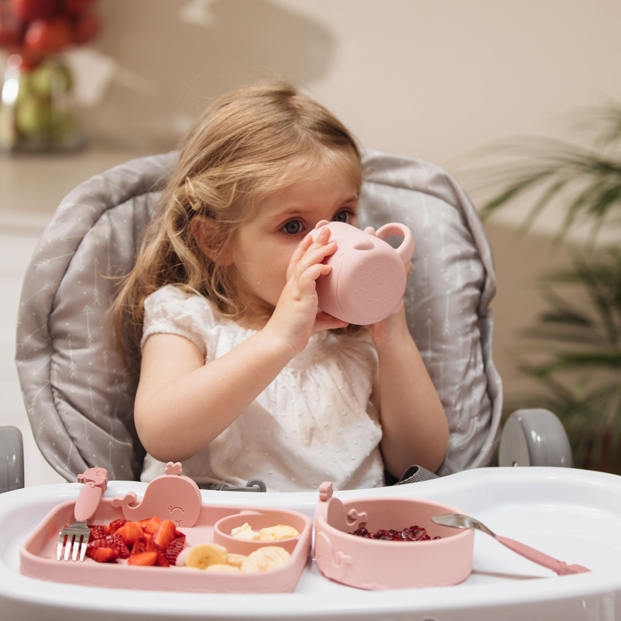 Animal Friends 6-Piece Dinnerware Set - Pink Whale (LUKW)