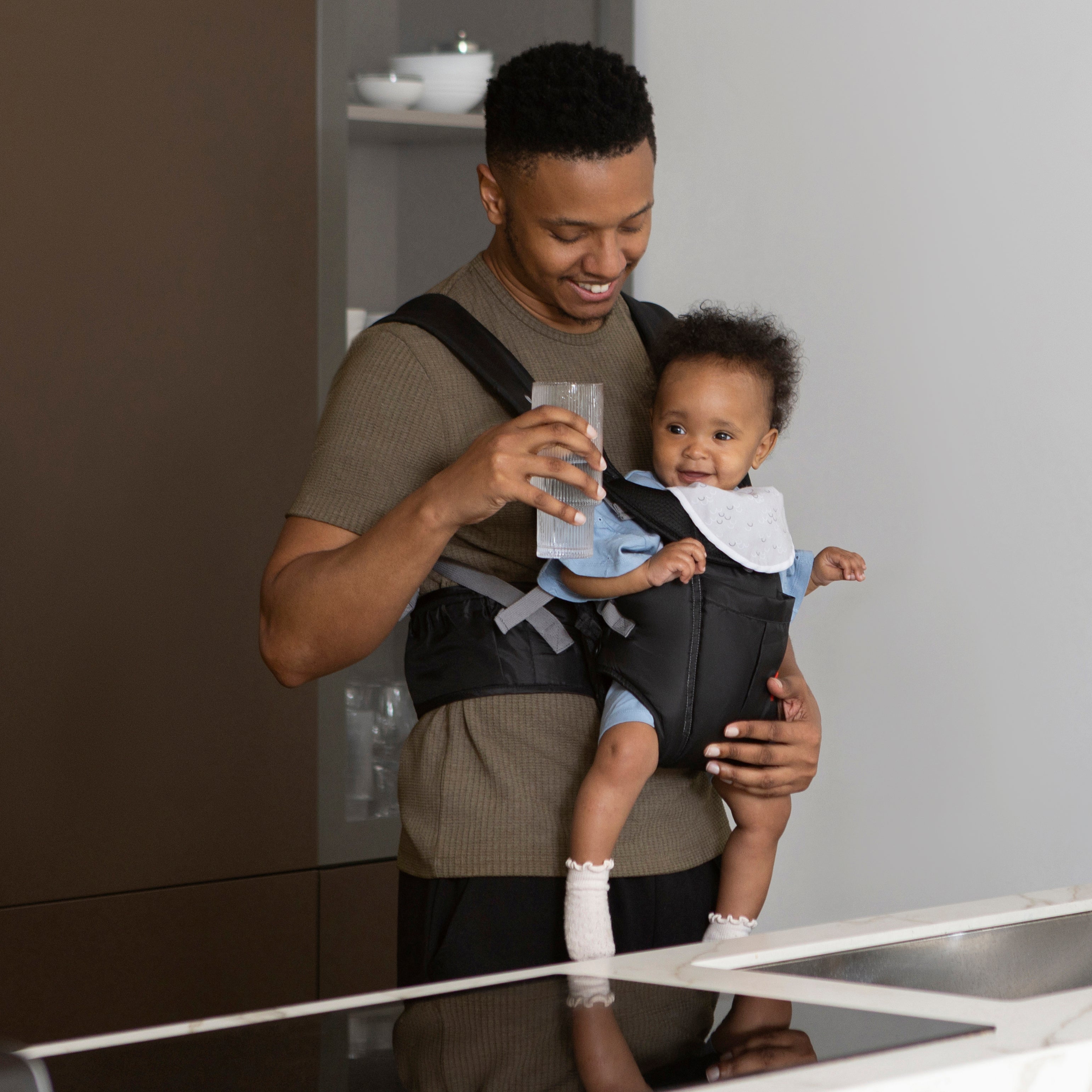 Deluxe Baby Carrier | Black (XK6Y)